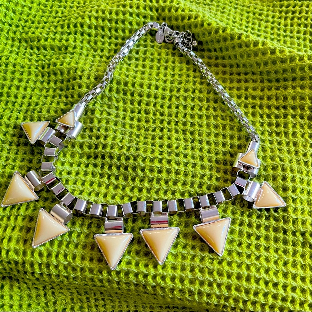 Express cream color necklace